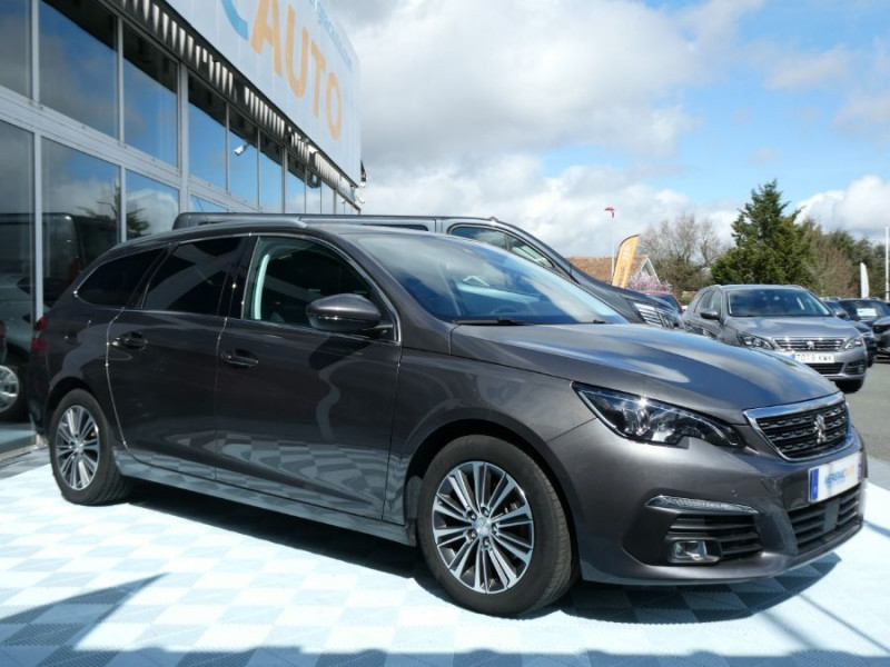 Photo 3 de l'offre de PEUGEOT 308 SW 1.5 BlueHDi 130 BVM6 ALLURE PACK Cockpit à 21450€ chez Mérignac auto