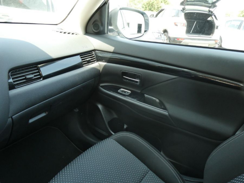 Photo 34 de l'offre de MITSUBISHI OUTLANDER III (2) PHEV TWIN MOTOR 4WD INTENSE Attelage à 25950€ chez Mérignac auto