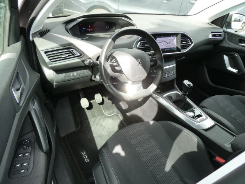 Photo 15 de l'offre de PEUGEOT 308 SW 1.5 BlueHDi 130 BVM6 ALLURE PACK Cockpit à 21450€ chez Mérignac auto