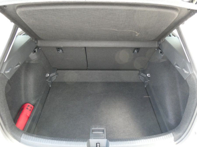 Photo 19 Volkswagen TAIGO 1.0 TSI 110 BVA7 PACK GPS CLIM Auto SC Privacy Glass ESSENCE BLANC PUR en vente chez Mérignac auto Photo 19 de l'offre de VOLKSWAGEN TAIGO 1.0 TSI 110 BVA7 PACK GPS CLIM Auto SC Privacy Glass à 20950€ chez Mérignac auto