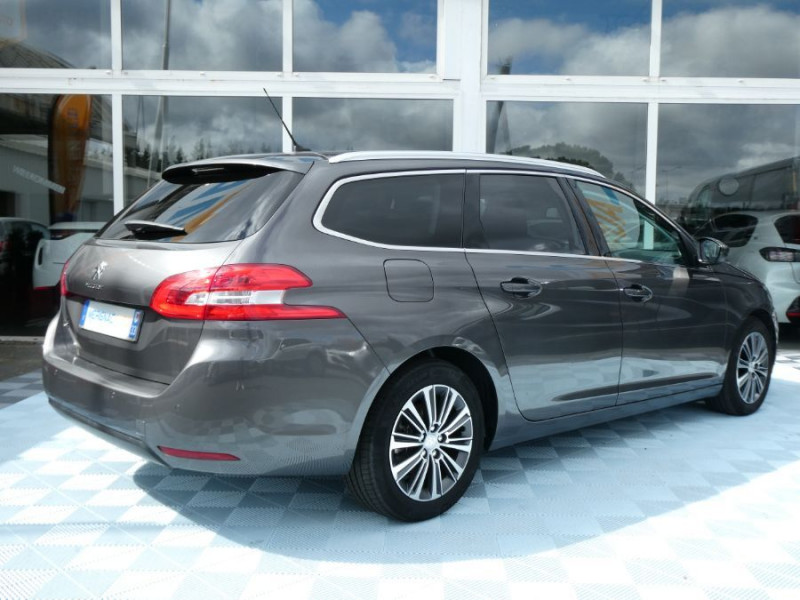Photo 2 de l'offre de PEUGEOT 308 SW 1.5 BlueHDi 130 BVM6 ALLURE PACK Cockpit à 21450€ chez Mérignac auto