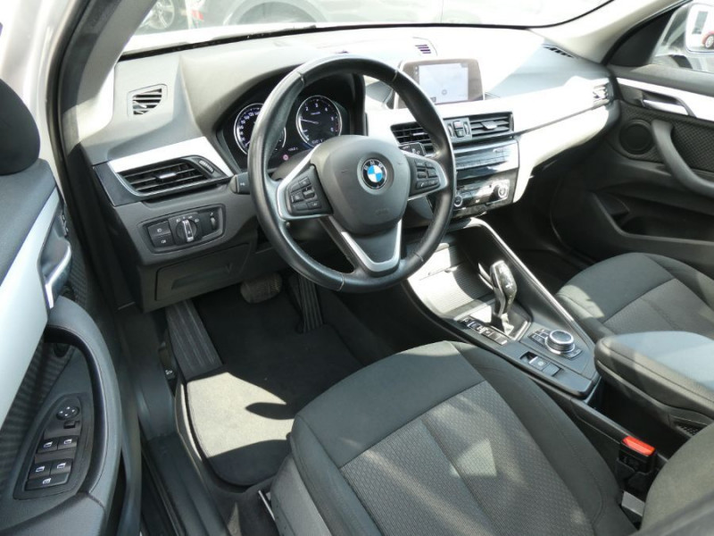 Photo 15 de l'offre de BMW X1 (F48) SDRIVE 18DA 150 BVA8 LOUNGE GPS LED CarPlay Privacy Glass Hayon élec. à 26950€ chez Mérignac auto