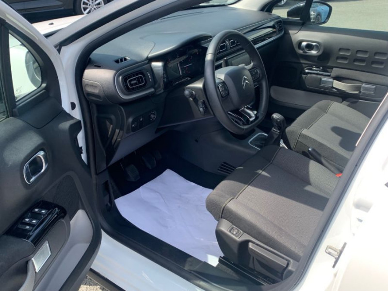 Photo 4 de l'offre de CITROEN C3 III 1.2 PureTech 82 SHINE CarPlay SC TOIT Pano JA16 à 14750€ chez Mérignac auto