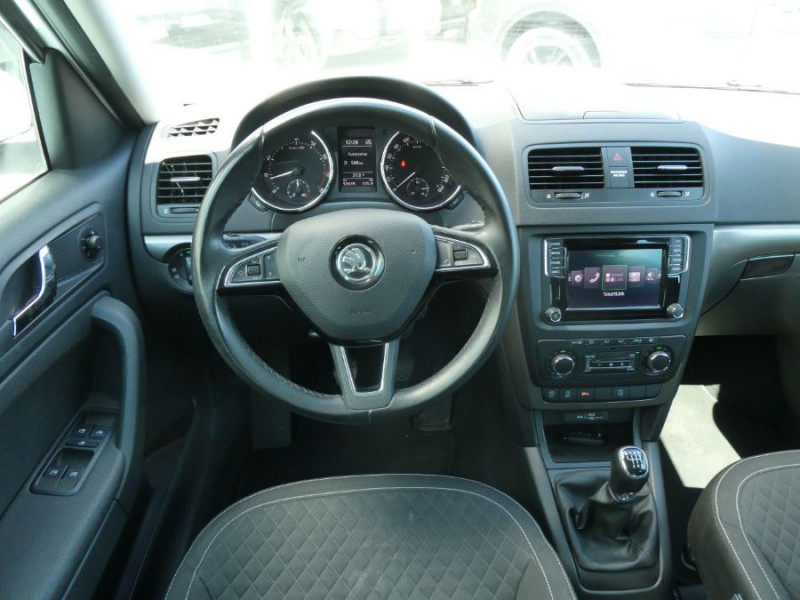 Photo 4 de l'offre de SKODA YETI 1.4 TSI 125 BVM6 4X2 DRIVE CarPlay 1ère Main à 14950€ chez Mérignac auto