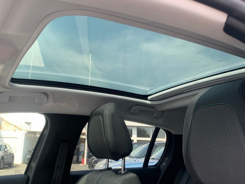 Photo 7 de l'offre de PEUGEOT 208 II 1.2 PureTech 100 BVM6 ALLURE PACK Cockpit 3D TOIT Pano à 18250€ chez Mérignac auto