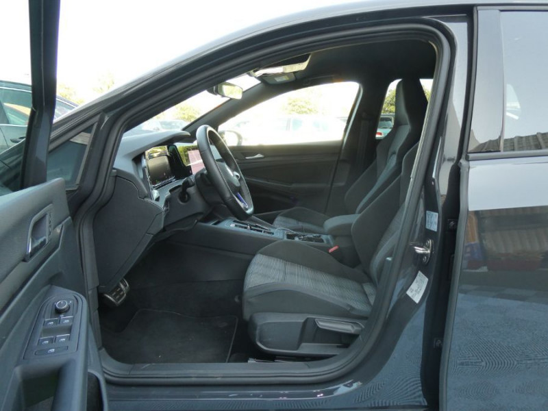 Photo 14 de l'offre de VOLKSWAGEN GOLF VIII 1.4 HYBRID 245 GTE Export GPS Cockpit LED+ Privacy Glass 1ère Main à 30450€ chez Mérignac auto