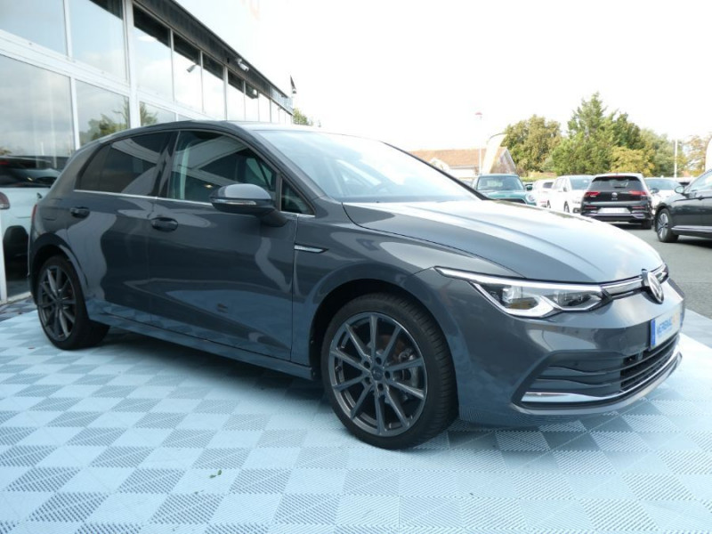 Photo 2 de l'offre de VOLKSWAGEN GOLF VIII 1.5 eTSI 150 BVA STYLE GPS Cockpit Camera ACC LED+ 1ère Main à 27890€ chez Mérignac auto
