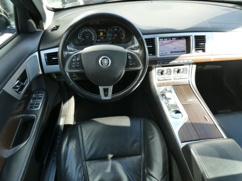 Photo 4 de l'offre de JAGUAR XF SPORTBRAKE (2) 2.2 D 200 BVA8 LUXE PREMIUM Cam. Hayon EL. à 17950€ chez Mérignac auto