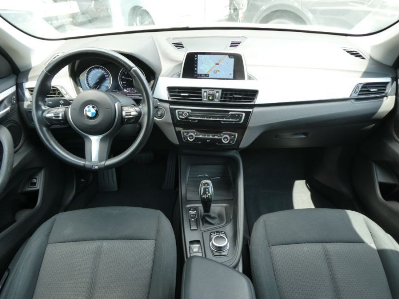 Photo 13 de l'offre de BMW X1 (F48) SDRIVE 18iA 140 BVA7 LOUNGE GPS Camera LED Privacy Glass RER Volant M Hayon élec.. à 26450€ chez Mérignac auto