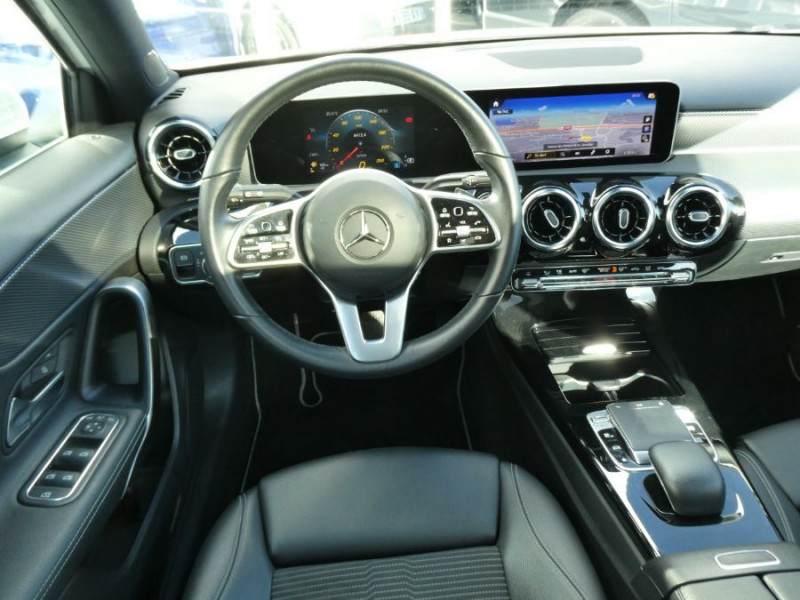 Photo 4 de l'offre de MERCEDES-BENZ CLASSE A IV 180 D 7G-DCT PROGRESSIVE LINE Toit Ouvrant Grand GPS Camera JA17 à 25450€ chez Mérignac auto