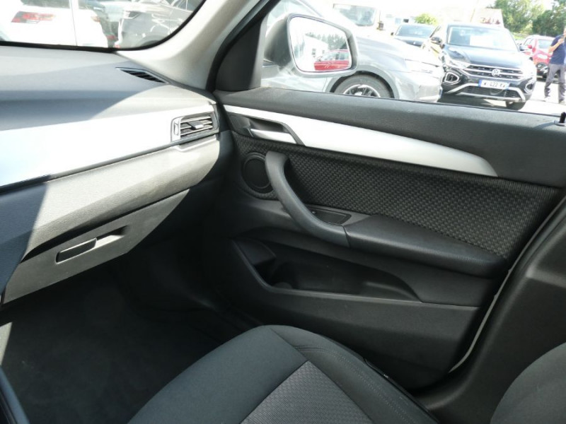 Photo 30 de l'offre de BMW X1 (F48) SDRIVE 18DA 150 BVA8 LOUNGE GPS LED CarPlay Privacy Glass Hayon élec. à 26950€ chez Mérignac auto