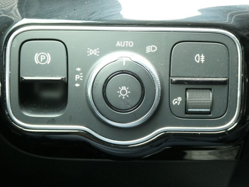 Photo 27 de l'offre de MERCEDES-BENZ CLASSE A IV 200 E 163cv 7G-DCT PROGRESSIVE GPS Camera JA17 LED à 27950€ chez Mérignac auto