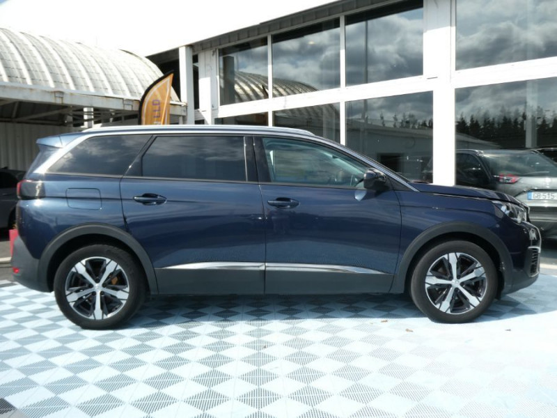 Photo 11 de l'offre de PEUGEOT 5008 II 1.2 Puretech 130 EAT6 ALLURE 7PL Grip Control à 26950€ chez Mérignac auto