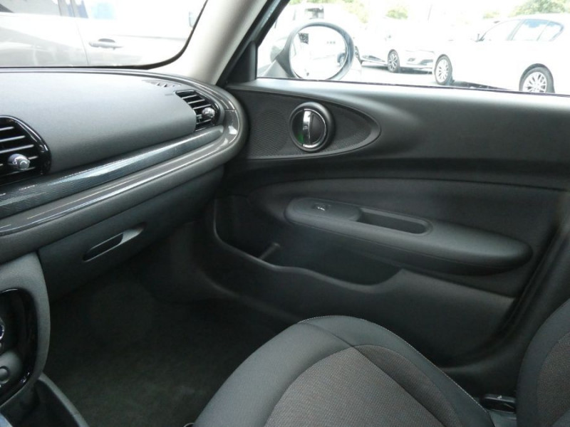 Photo 24 de l'offre de MINI CLUBMAN III ONE 102 BVA JA17 SC Key Less Privacy Glass à 21450€ chez Mérignac auto