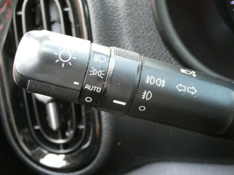 Photo 22 de l'offre de KIA PICANTO 1.2 84 GT LINE GPS Camera CarPlay Induction... à 12850€ chez Mérignac auto