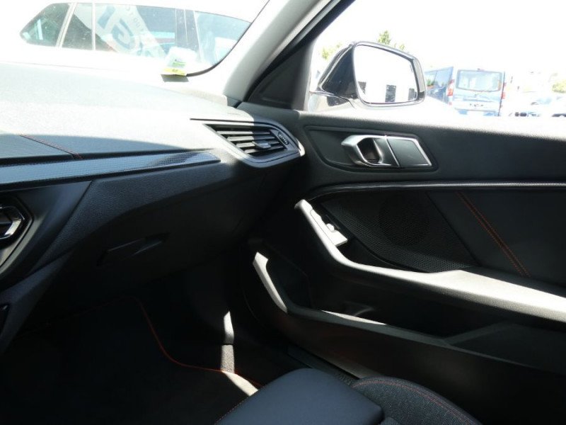 Photo 37 de l'offre de BMW SERIE 1 (F40) 118DA 150 BVA8 EDITION SPORT GPS Camera à 28950€ chez Mérignac auto