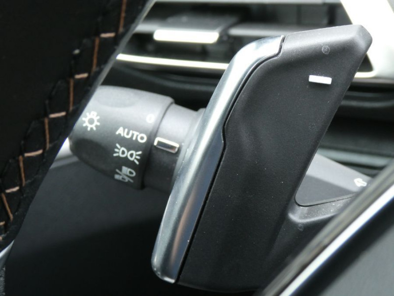 Photo 27 de l'offre de PEUGEOT 3008 II 1.2 PureTech 130 EAT8 GT LINE Full LED CarPlay SC à 24950€ chez Mérignac auto