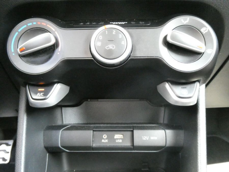 Photo 26 de l'offre de KIA PICANTO 1.2 84 GT LINE GPS Camera CarPlay Induction... à 12850€ chez Mérignac auto