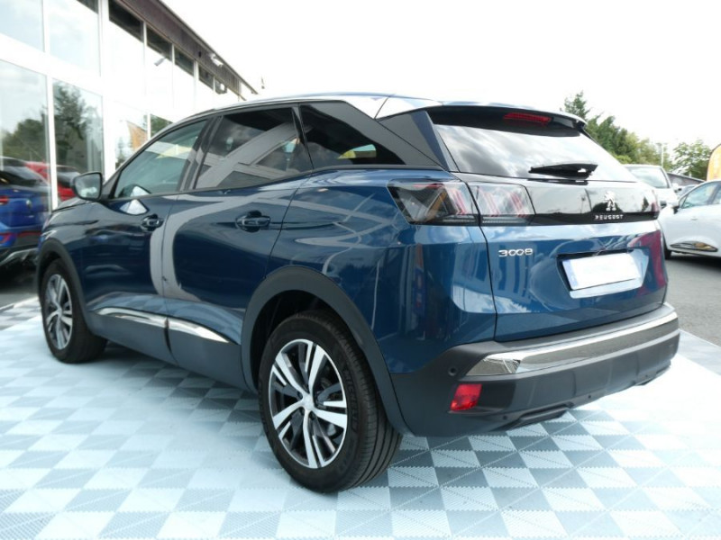 Photo 11 de l'offre de PEUGEOT 3008 II (2) 1.2 PureTech 130 EAT8 ALLURE Camera à 30480€ chez Mérignac auto