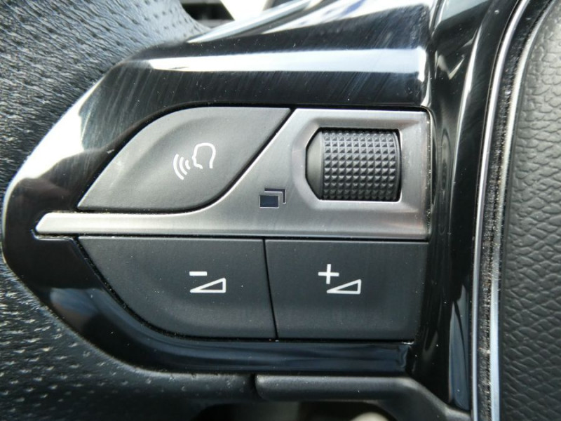 Photo 22 de l'offre de PEUGEOT 3008 II 1.2 PureTech 130 EAT8 GT LINE Camera CarPlay SC à 24750€ chez Mérignac auto