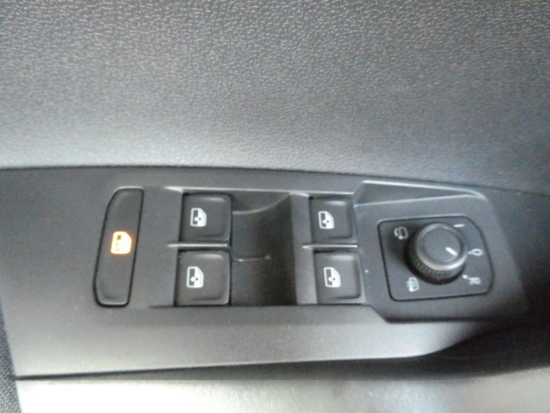 Photo 35 Volkswagen TAIGO 1.0 TSI 110 BVA7 PACK GPS CLIM Auto SC Privacy Glass ESSENCE BLANC PUR en vente chez Mérignac auto Photo 35 de l'offre de VOLKSWAGEN TAIGO 1.0 TSI 110 BVA7 PACK GPS CLIM Auto SC Privacy Glass à 20950€ chez Mérignac auto