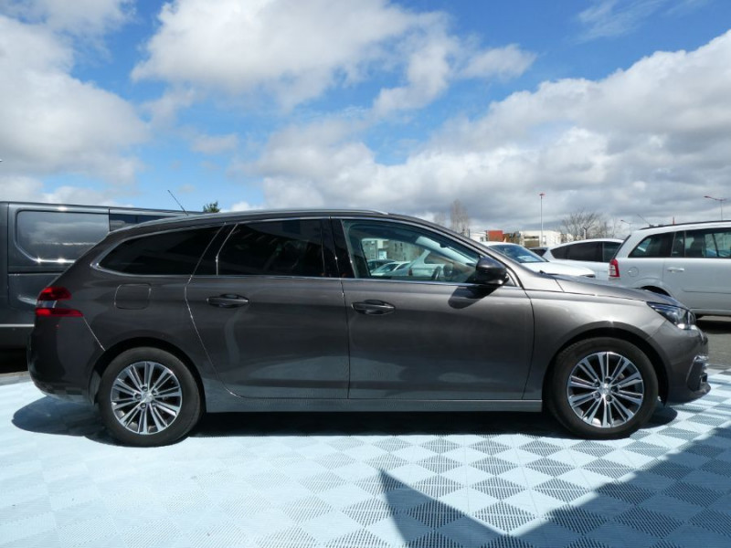 Photo 44 de l'offre de PEUGEOT 308 SW 1.5 BlueHDi 130 BVM6 ALLURE PACK Cockpit à 21450€ chez Mérignac auto