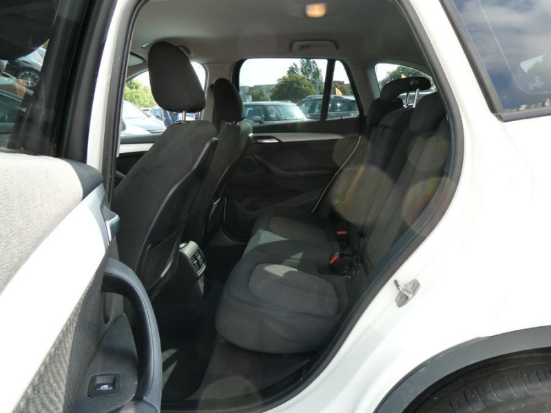 Photo 16 de l'offre de BMW X1 (F48) SDRIVE 18DA 150 BVA8 LOUNGE GPS LED CarPlay Privacy Glass Hayon élec. à 26950€ chez Mérignac auto