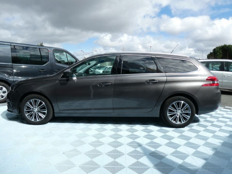 Photo 45 de l'offre de PEUGEOT 308 SW 1.5 BlueHDi 130 BVM6 ALLURE PACK Cockpit à 21450€ chez Mérignac auto