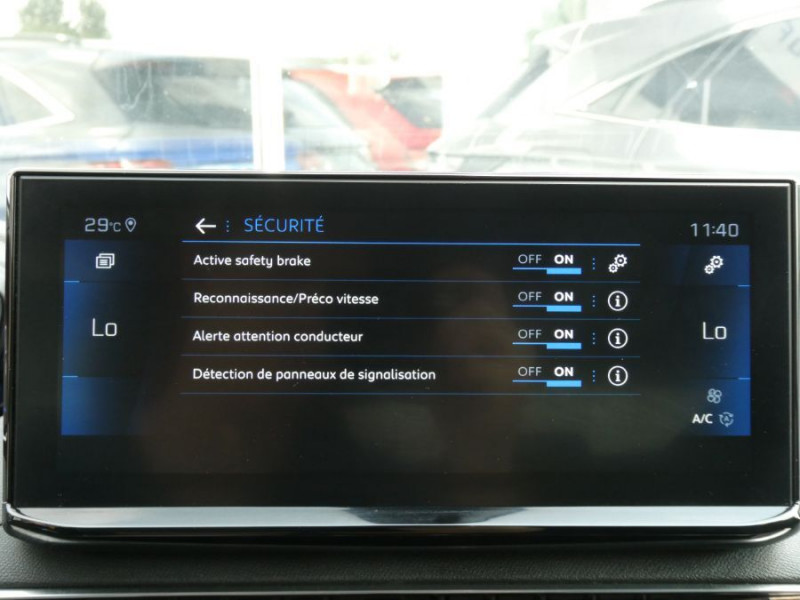 Photo 21 de l'offre de PEUGEOT 3008 II (2) 1.2 PureTech 130 EAT8 ALLURE Camera à 30480€ chez Mérignac auto