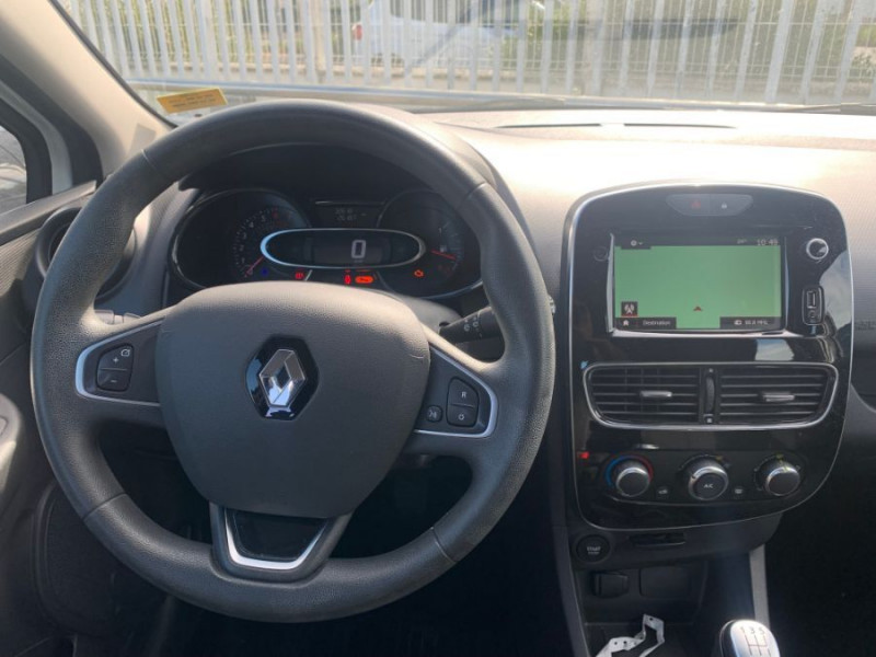 Photo 9 de l'offre de RENAULT CLIO IV TCe 90 LIFE GPS Tactile Bluetooth Régul à 13450€ chez Mérignac auto