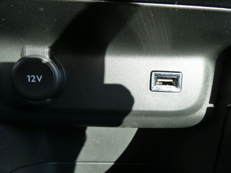 Photo 35 de l'offre de CITROEN C3 III 1.2 PureTech 82 SHINE CarPlay SC TOIT Pano JA16 à 14750€ chez Mérignac auto