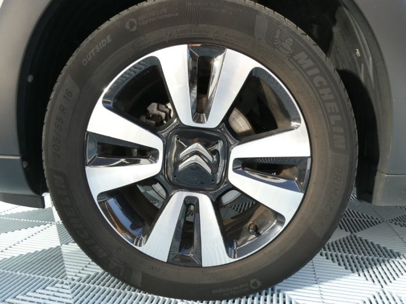 Photo 37 de l'offre de CITROEN C3 III 1.2 PureTech 82 SHINE CarPlay SC TOIT Pano JA16 à 14750€ chez Mérignac auto