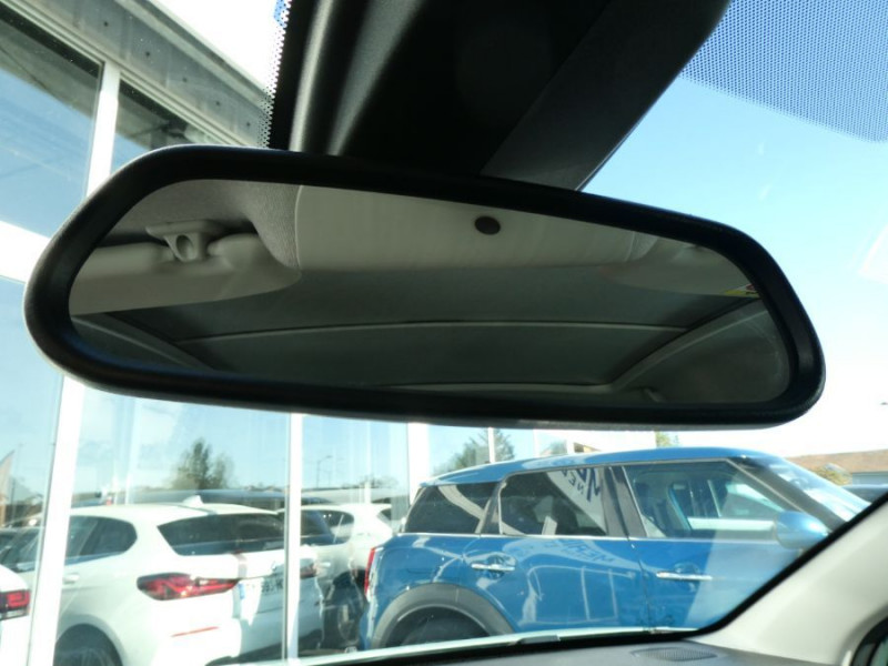 Photo 34 de l'offre de CITROEN C3 III 1.2 PureTech 82 SHINE CarPlay SC TOIT Pano JA16 à 14750€ chez Mérignac auto