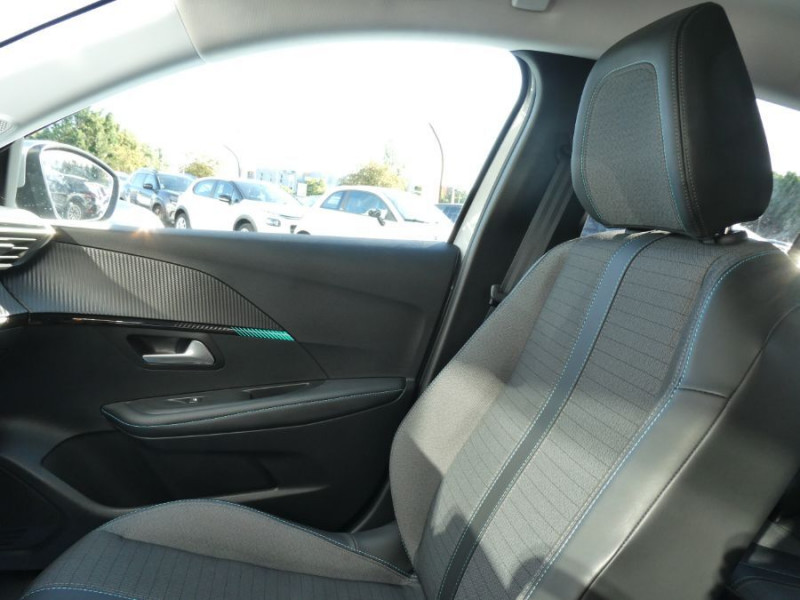 Photo 38 de l'offre de PEUGEOT 208 II 1.2 PureTech 100 BVM6 ALLURE PACK Cockpit 3D TOIT Pano à 18450€ chez Mérignac auto