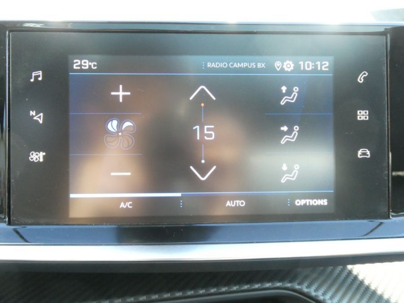 Photo 24 de l'offre de PEUGEOT 208 II 1.2 PureTech 100 BVM6 ALLURE PACK Cockpit 3D TOIT Pano à 18450€ chez Mérignac auto