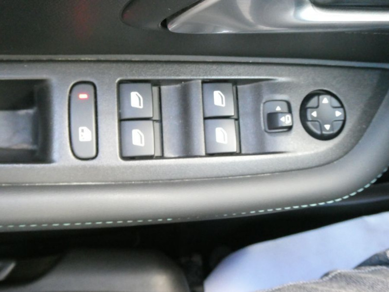 Photo 32 de l'offre de PEUGEOT 208 II 1.2 PureTech 100 BVM6 ALLURE PACK Cockpit 3D TOIT Pano à 18450€ chez Mérignac auto