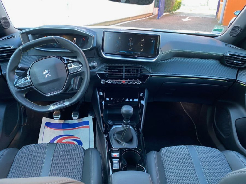Photo 4 de l'offre de PEUGEOT 2008 II 1.2 PureTech 130 BVM6 GT GPS Caméra 1ère Main à 24900€ chez Mérignac auto