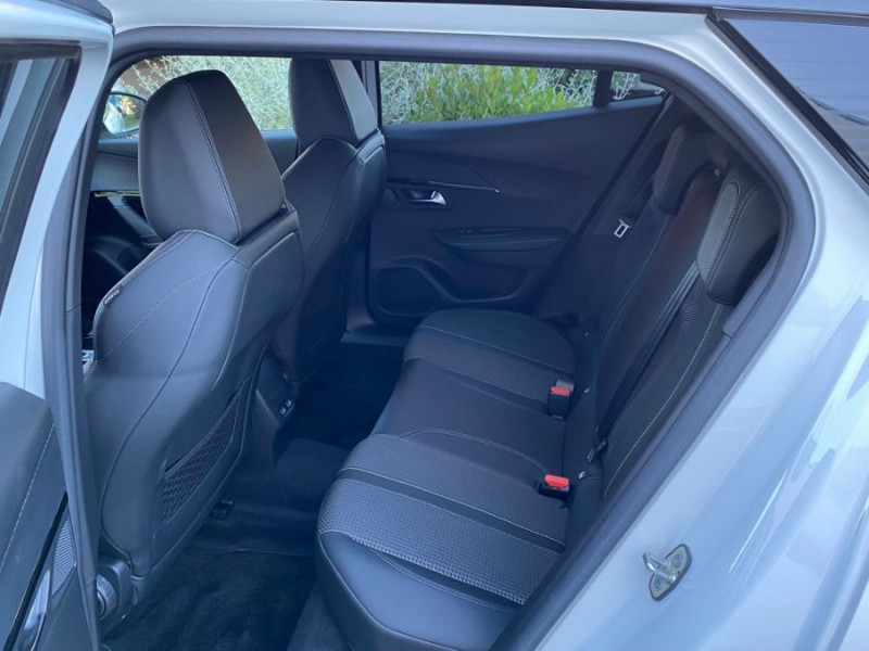 Photo 8 de l'offre de PEUGEOT 2008 II 1.2 PureTech 130 BVM6 GT GPS Caméra 1ère Main à 24900€ chez Mérignac auto