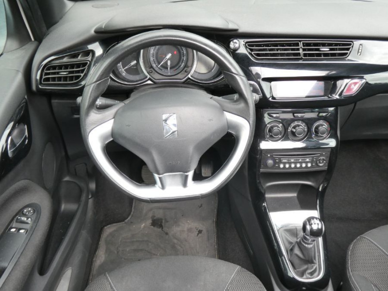 Photo 6 de l'offre de CITROEN DS3 CABRIOLET 1.2 82cv BE CHIC CLIM Bluetooth JA16 à 9950€ chez Mérignac auto