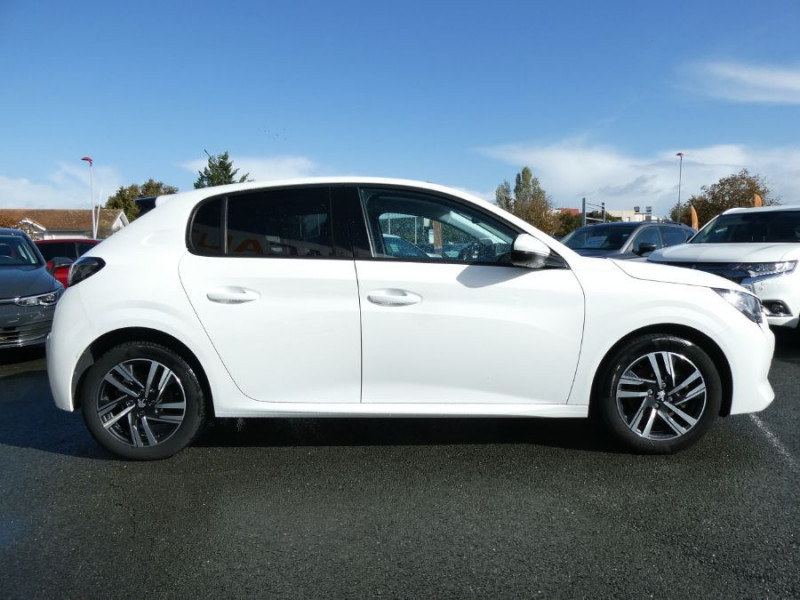 Photo 10 de l'offre de PEUGEOT 208 II 1.2 PureTech 100 BVM6 ALLURE PACK Cockpit 3D TOIT Pano Camera à 16290€ chez Mérignac auto