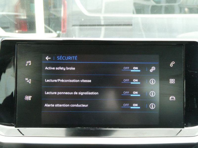 Photo 7 de l'offre de PEUGEOT 208 1.2 PureTech 100 EAT8 ACTIVE CarPlay SC Attel. à 19250€ chez Mérignac auto