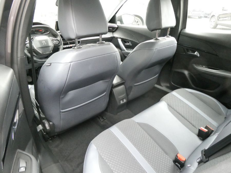 Photo 22 de l'offre de PEUGEOT 2008 II 1.2 PureTech 100 BVM6 ALLURE TOIT Ouvrant GPS ADML Camera à 19450€ chez Mérignac auto