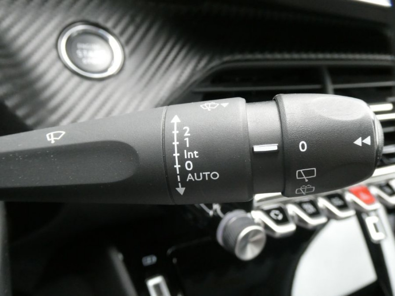 Photo 15 de l'offre de PEUGEOT 2008 II 1.2 PureTech 100 BVM6 ALLURE TOIT Ouvrant GPS ADML Camera à 19450€ chez Mérignac auto
