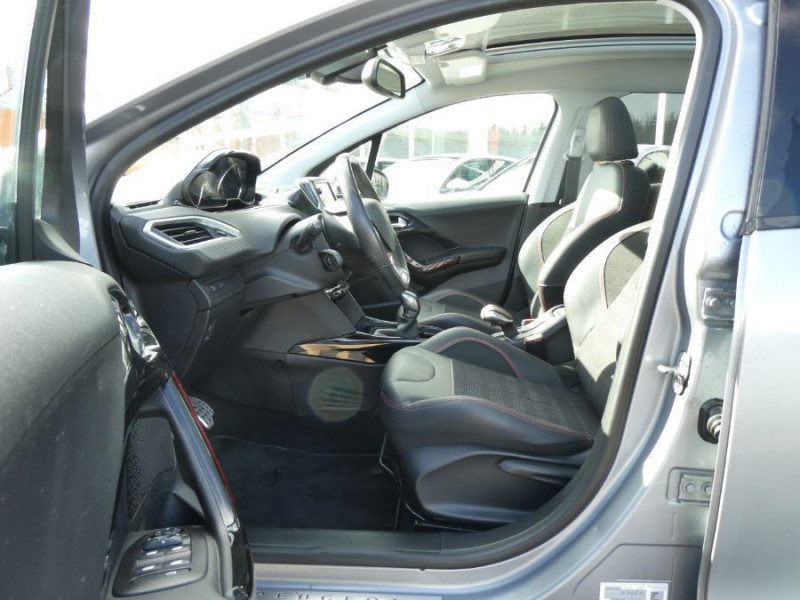 Photo 13 de l'offre de PEUGEOT 2008 1.2 PureTech 110 GT LINE TOIT Pano Grip Control à 14950€ chez Mérignac auto