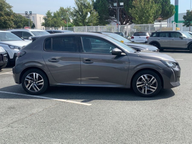 Photo 9 de l'offre de PEUGEOT 208 II 1.2 PureTech 100 BVM6 ALLURE PACK Cockpit 3D TOIT Pano Camera à 18450€ chez Mérignac auto