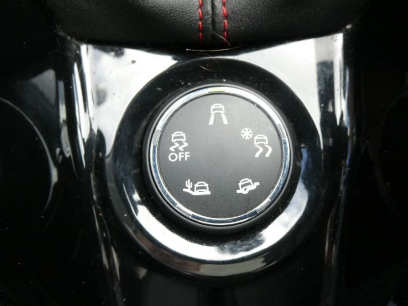 Photo 24 de l'offre de PEUGEOT 2008 1.2 PureTech 110 GT LINE TOIT Pano Grip Control à 14950€ chez Mérignac auto