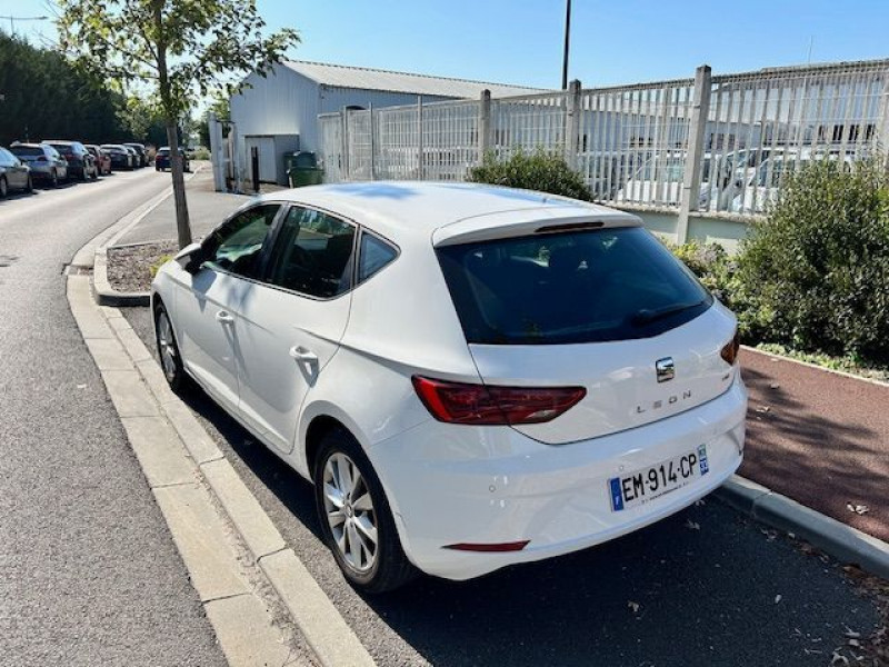 Photo 3 de l'offre de SEAT LEON III 1.2 TSI 110 BVM6 STYLE GPS Camera Radars à 13450€ chez Mérignac auto