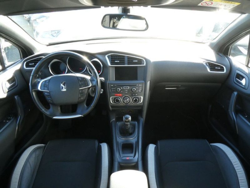 Photo 13 de l'offre de DS DS4 1.2 PureTech 130 BVM6 SO CHIC GPS JA17 à 10950€ chez Mérignac auto