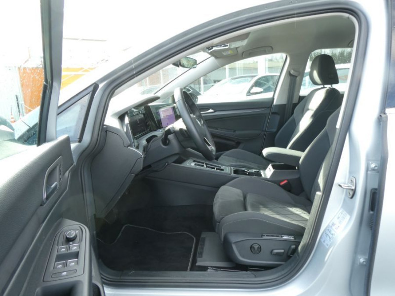 Photo 14 de l'offre de VOLKSWAGEN GOLF VIII 1.5 eTSI 150 BVA STYLE 1st Edition GPS ACC JA18 à 27950€ chez Mérignac auto