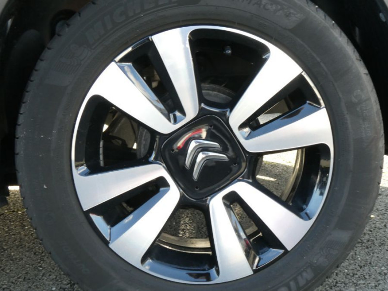 Photo 33 de l'offre de CITROEN C3 III NEW 1.2 PureTech 82 SHINE GPS JA16 à 15950€ chez Mérignac auto